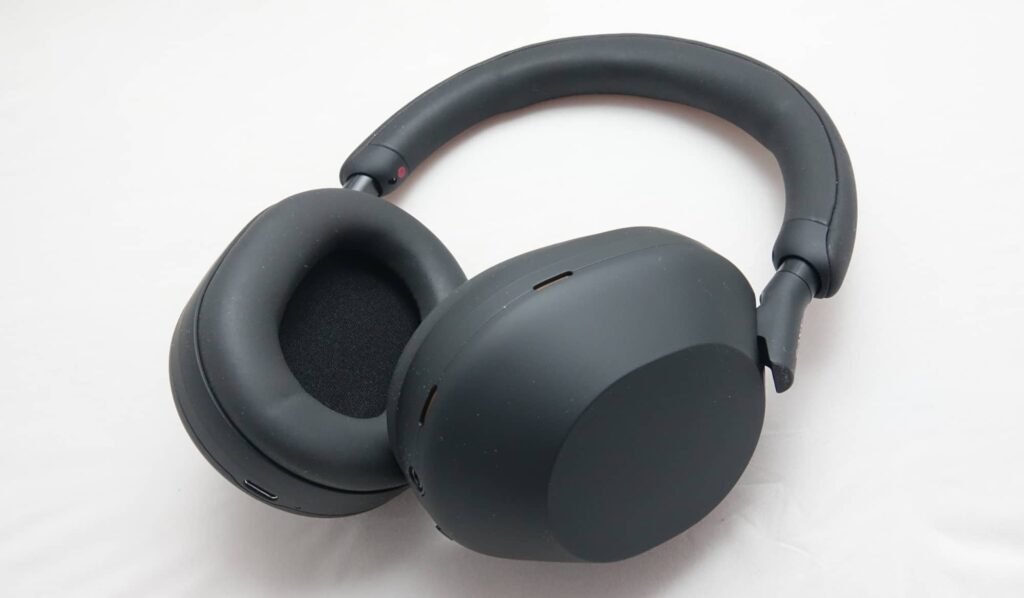 Sony's WH-1000XM5: The best headsets for streaming with no mic