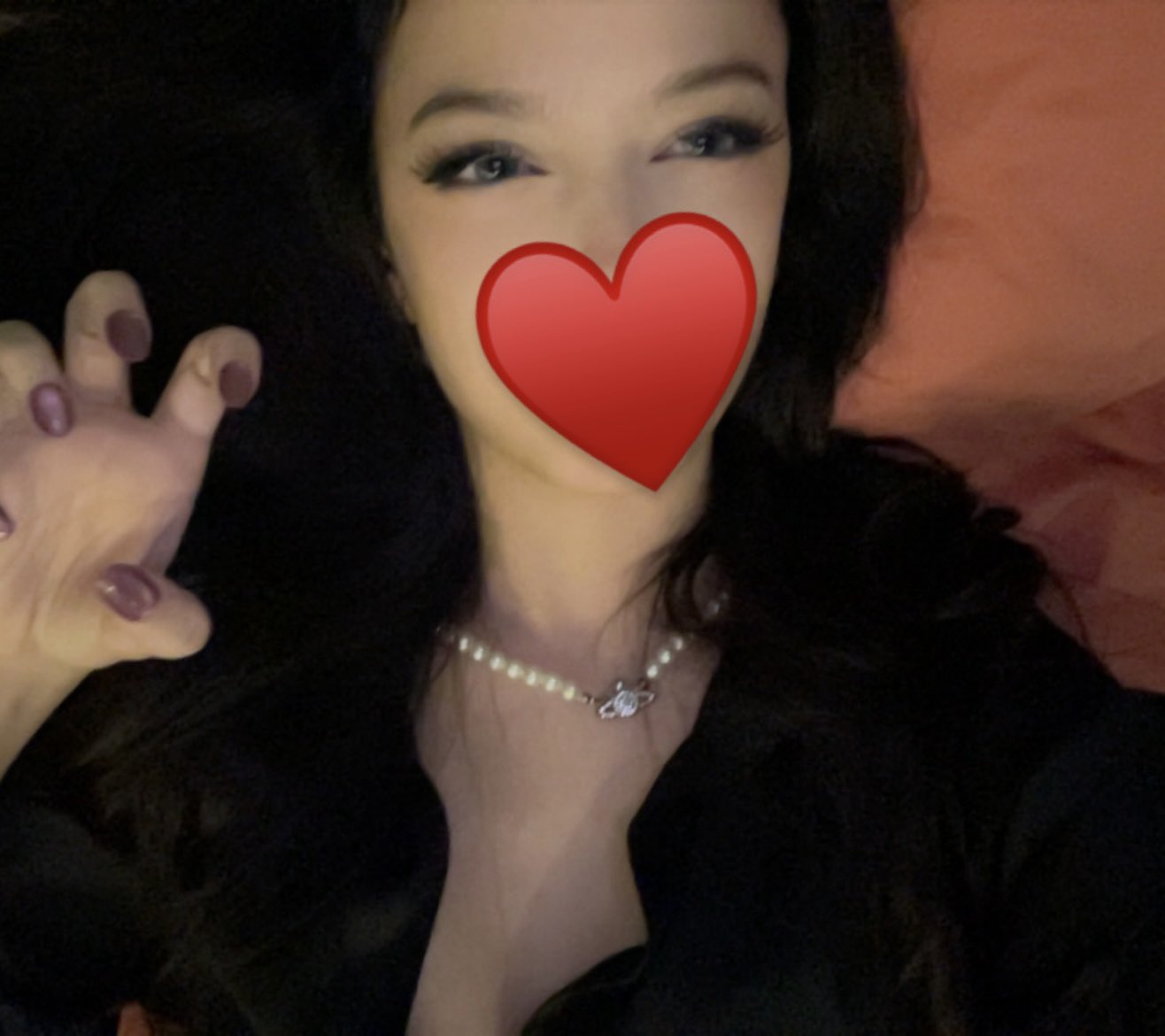 Hemomal VTuber face obscured selfie with a heart emoji covering her face and no official face reveal